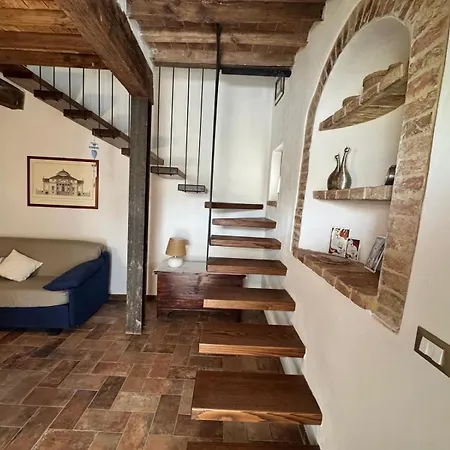 Casetta Del Sasso Nyaraló